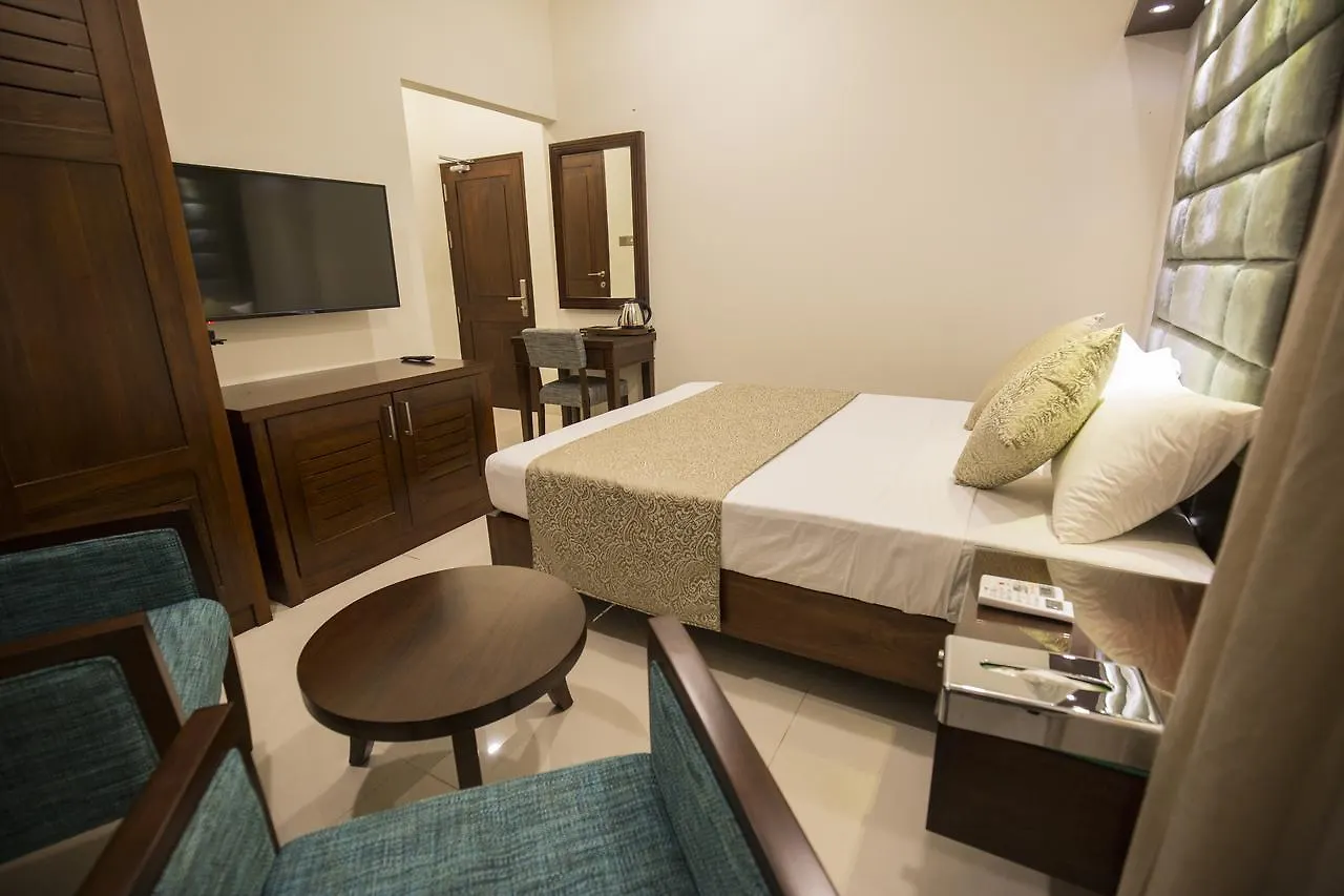 ***  Grand 7 Hotel -Kesbewa Piliyandala Sri Lanka
